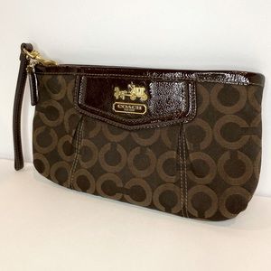 SOLD ✌🏽Coach Wristlet